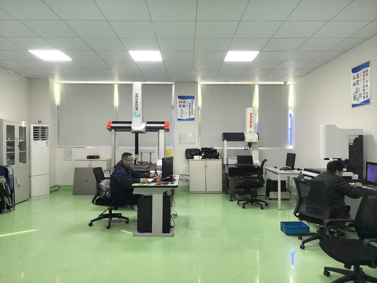 Tec-Shine mold and part inspection room